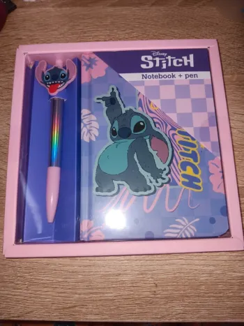 Disney Stitch carnet et stylo arc-en-ciel