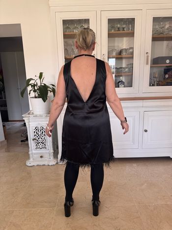 Robe satinée et plumes Naf Naf 40