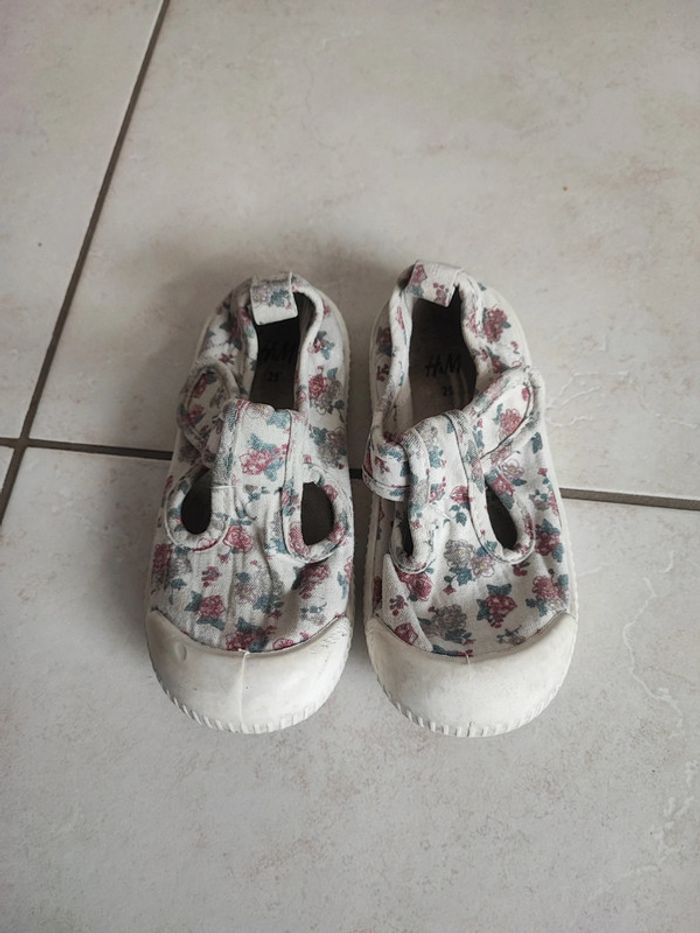 Ballerines/Sandales fille H&M taille 25 (78) - photo numéro 2