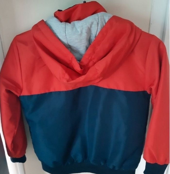 Blouson mi saison sportwear de taille 8 ans
