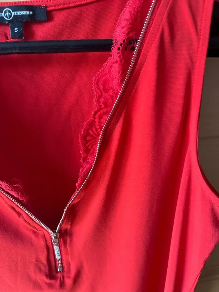 Top rouge - photo numéro 2