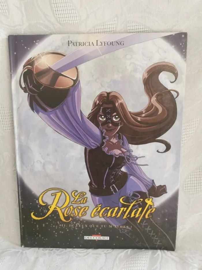 3 tomes de la bande dessinée La Rose écarlate de Patricia Lyfoung - photo numéro 3