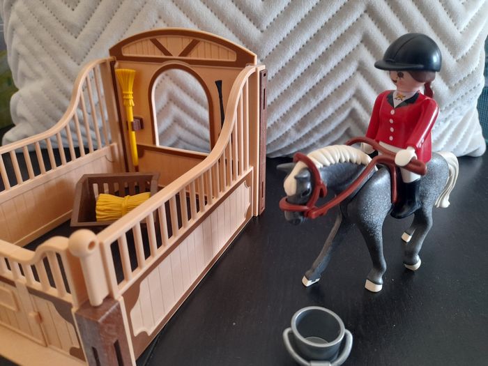 Playmobil 5110 Box cheval, cavalière et accessoires - photo numéro 2