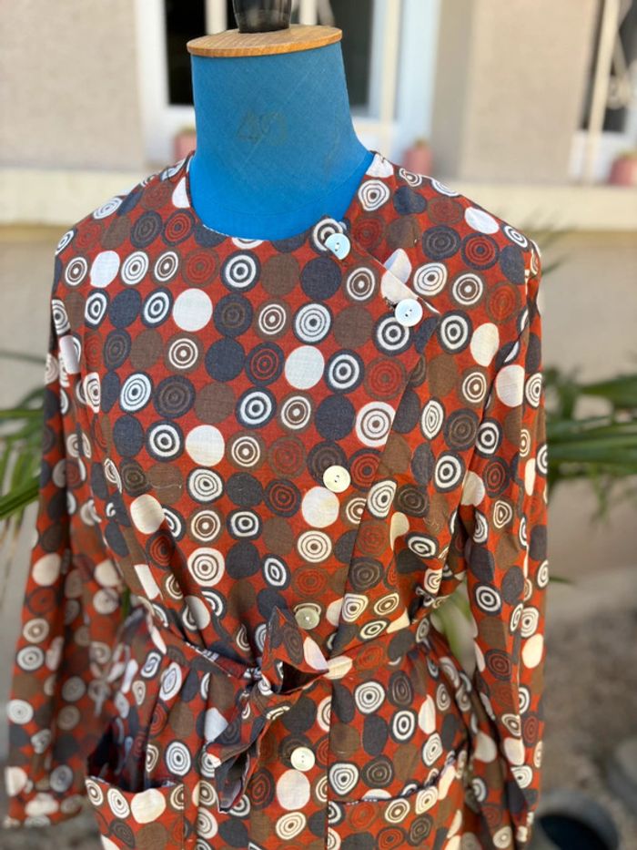 Robe Tergal des années 70 - à motif - taille 50 - en très bon état - photo numéro 2