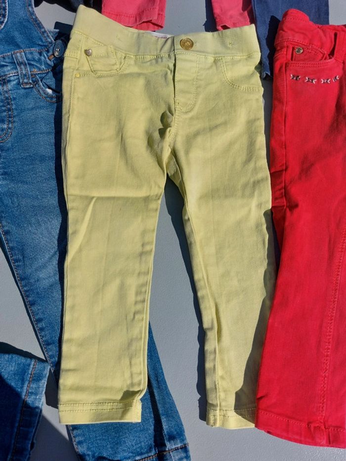 Lot hiver 24 mois jeans gilets robe salopette - photo numéro 2