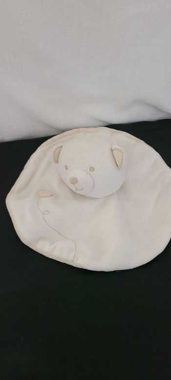 SUCRE D'ORGE Doudou plat ours blanc beige rond