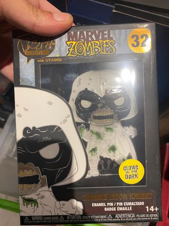 Pin's funko loungefly marvel zombie