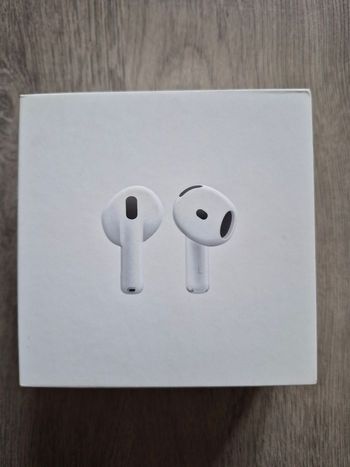 Écouteurs airpods 4 Neuf. 