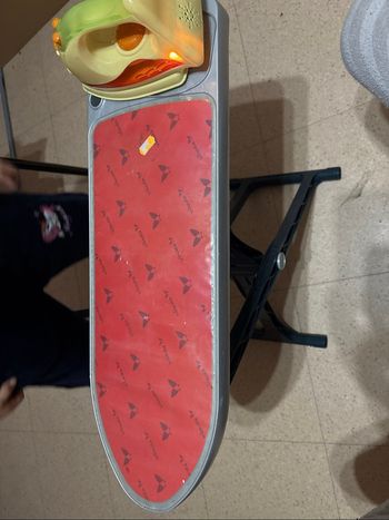 Table à repasser + fer à repasser jouet