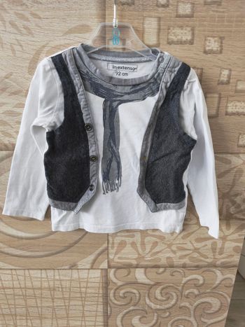 Tee shirt effet gilet et écharpe