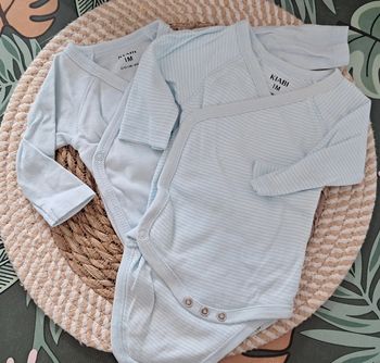 Lot 2 bodys Kiabi 1 mois