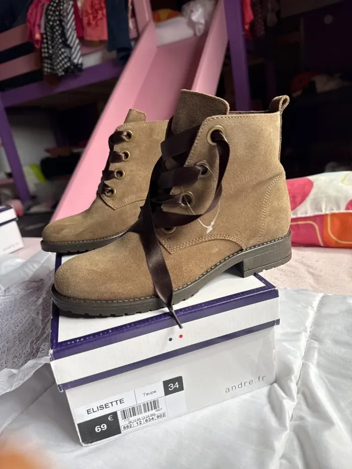 Magnifique paire de bottines André en cuir neuves avec étiquette pointure 34 - photo numéro 3
