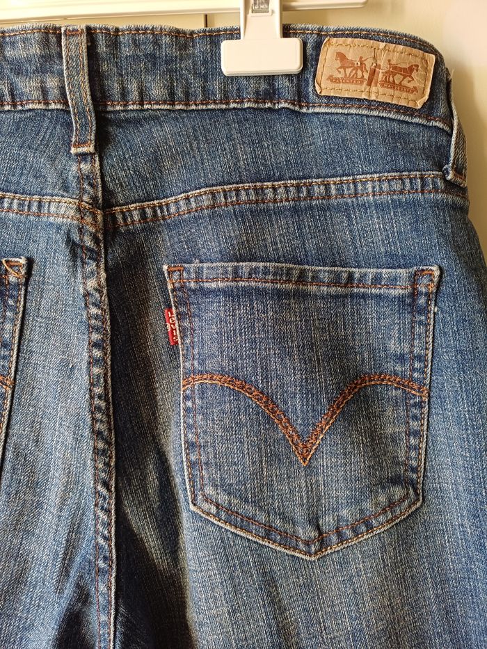 Jeans LEVIS femme neuf sans étiquettes - photo numéro 2
