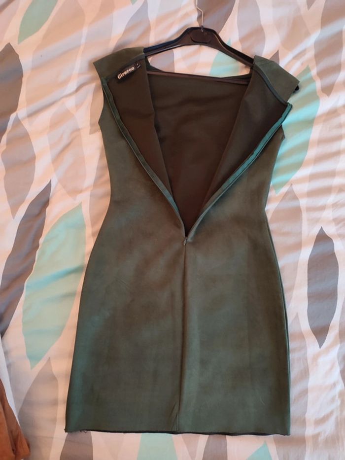 Petite robe vert foncé - photo numéro 2