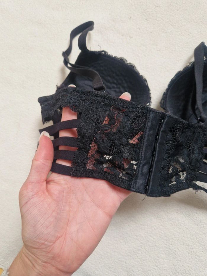 Jolie soutien-gorge noir en dentelle undiz taille 85A - photo numéro 6
