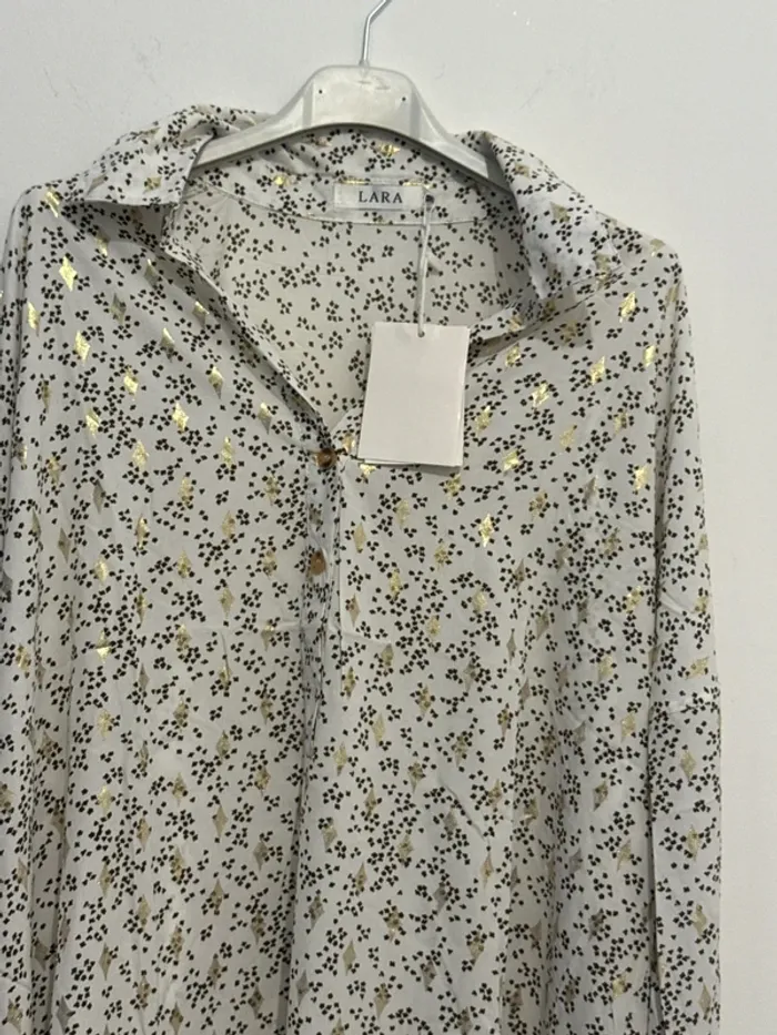 Chemise femme blanche élégante détails dorés – Taille M | Manche longue chic - photo numéro 2