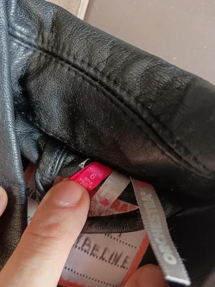 Veste en simili cuir fille 6 ans - photo numéro 2