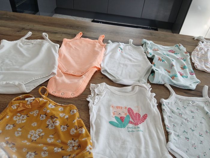 Lot 1 mois bodies et robes - photo numéro 2
