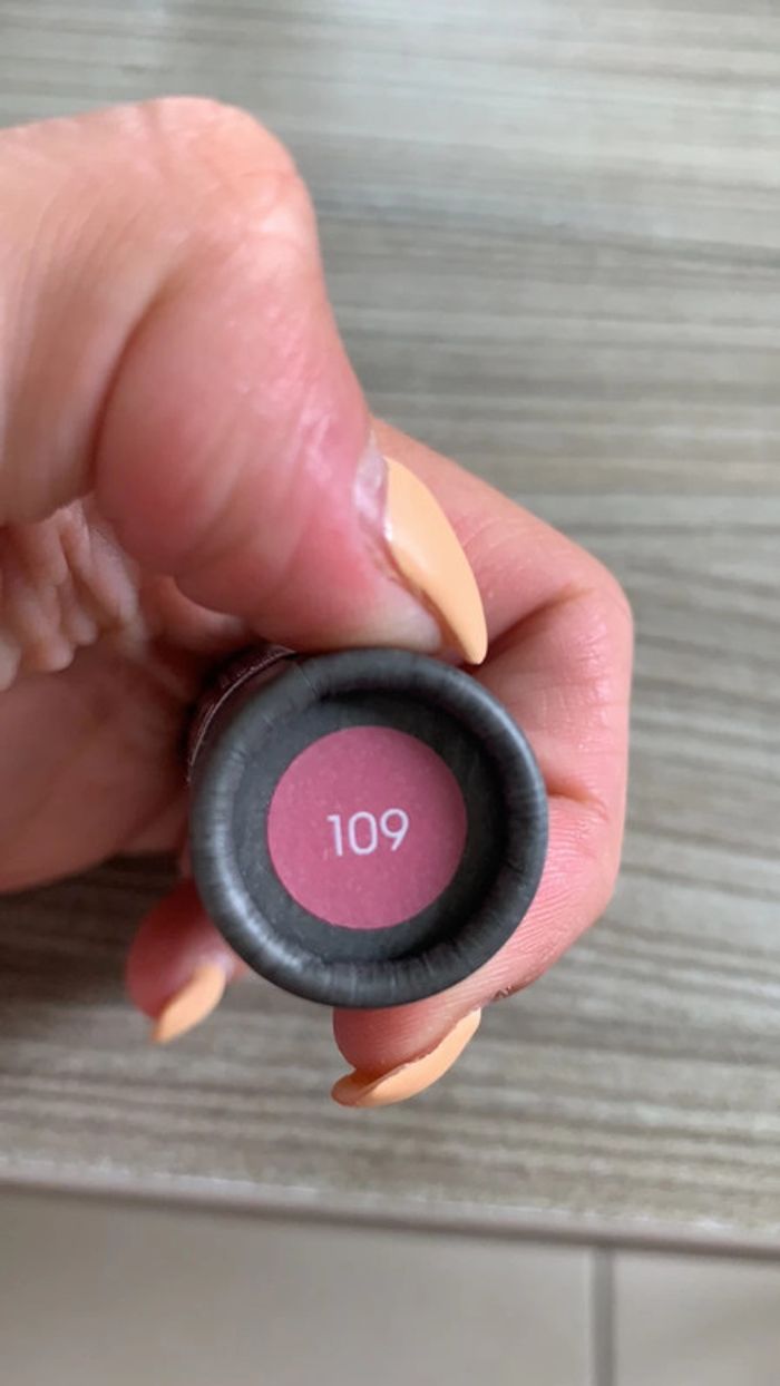 Rouge a lèvres - photo numéro 3