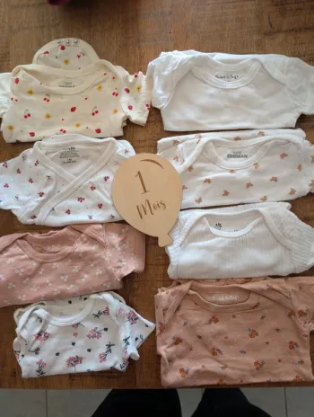 Lot bodies manches courtes 1m