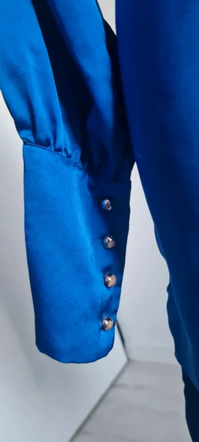 Robe en satin bleu - photo numéro 4