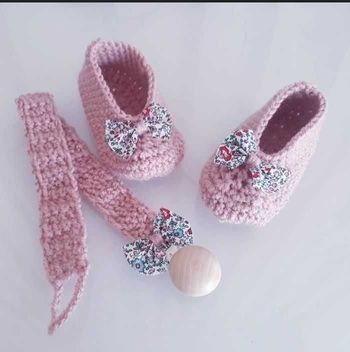 Coffret naissance attache tétine anneau dentition chaussure ballerine fait main crochet coton bio bébé naissance fabrication française
