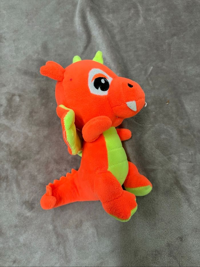 Lot de deux peluches Mario et dinosaure en très bon état - photo numéro 5