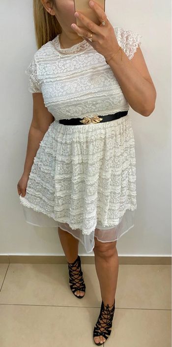 Jolie Robe En Dentelle Taille M