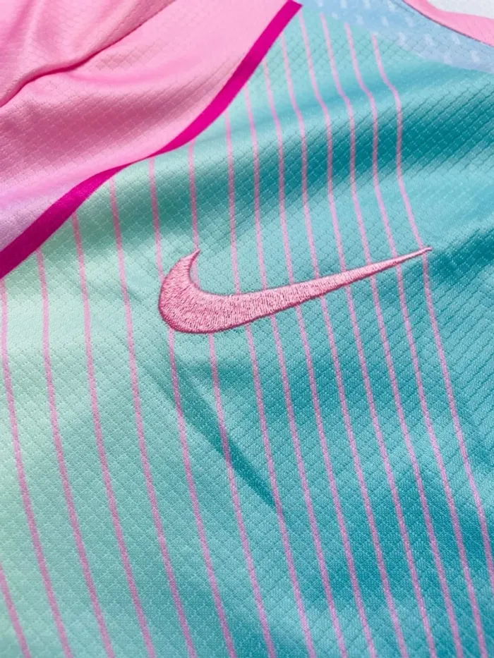 Maillot concept foot Barça bleu rose taille M - photo numéro 5