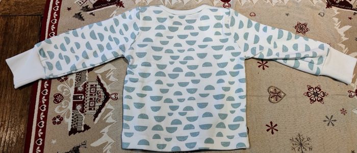 Pyjama 💤 deux pièces😴 en coton et 1 paire👶 de chaussons ✨brodés - photo numéro 4