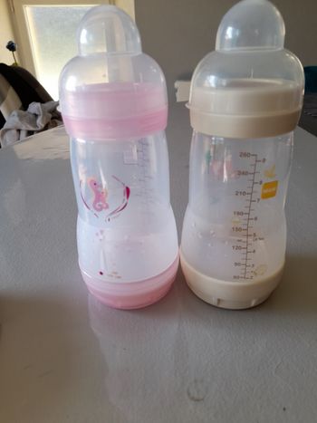 2 biberons MAM sans tétine