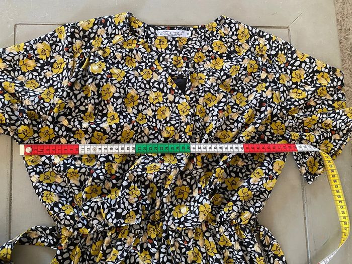 Robe d’été Van Der Rock taille 3 noire à fleurs jaunes et dorées - photo numéro 18