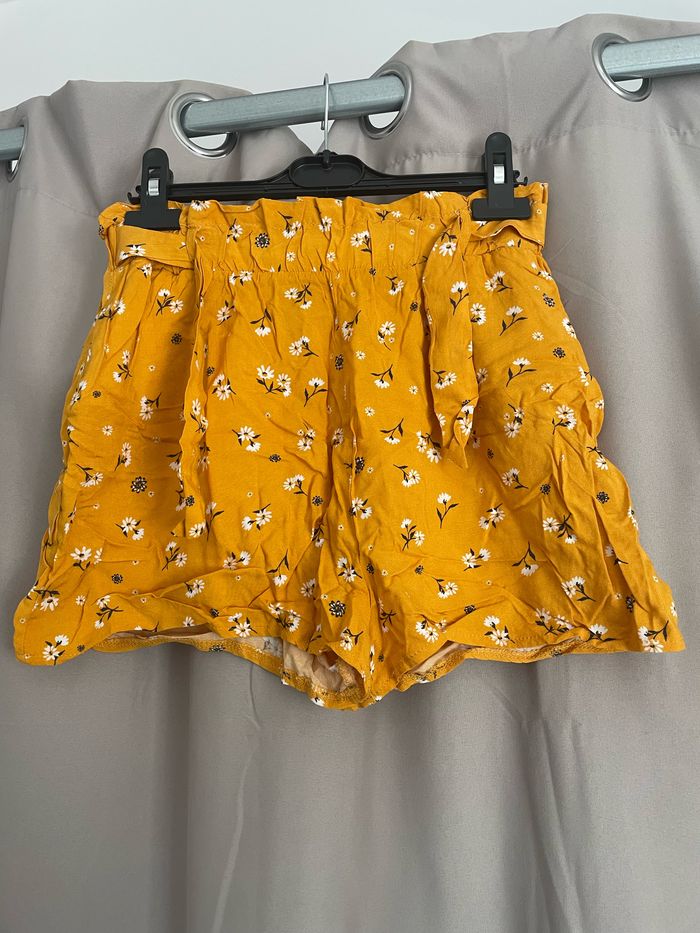 Short léger fille jaune avec fleurs