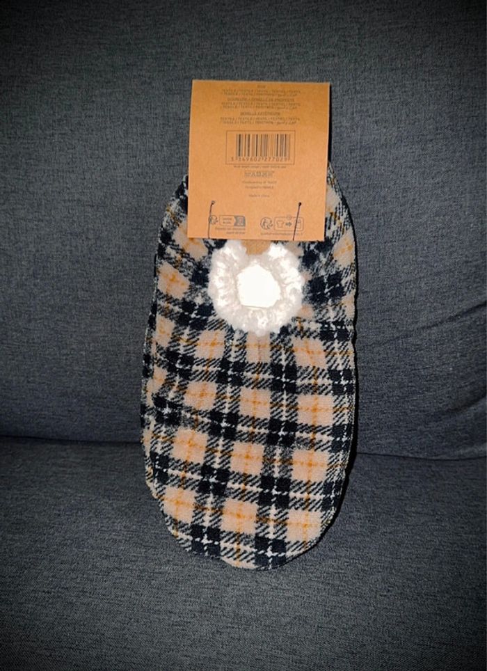 Chausson d’hiver mixte antidérapant neufs avec étiquette taille 39-42 - photo numéro 3