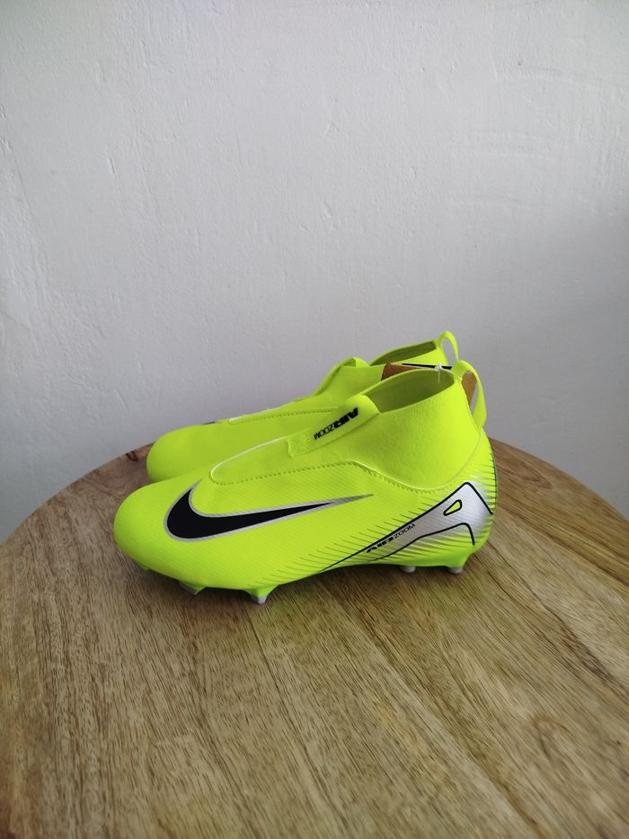 Crampons Nike T 32 - photo numéro 6