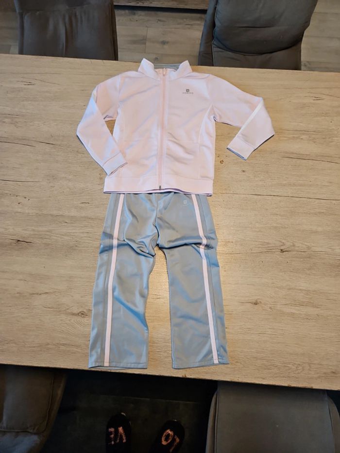 Training fille rose clair et gris, Domyos, taille 5 ans, bon état