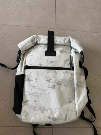 Sac à dos Wexley, bon état mais il y a des petites traces, 30x45cm