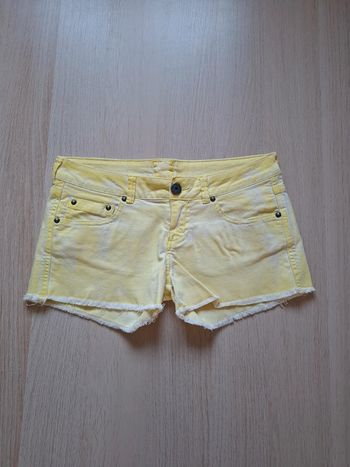 Short jaune délavé