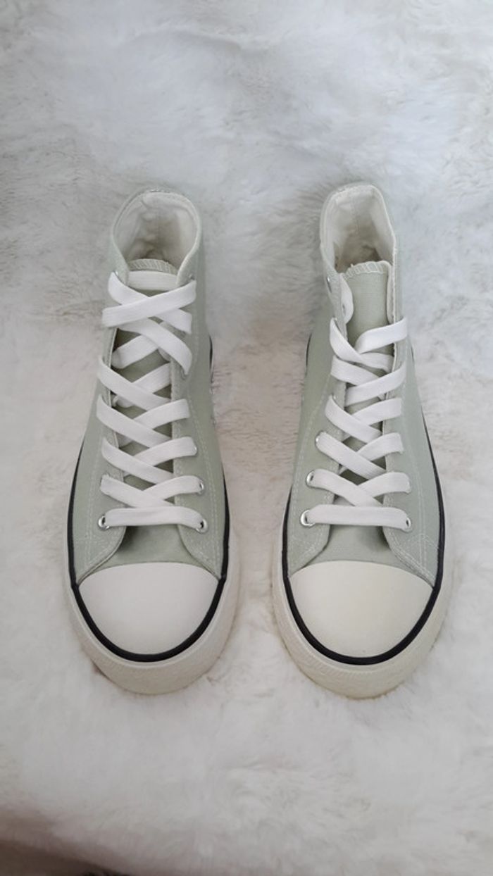 Baskets montantes en toile vert amande
