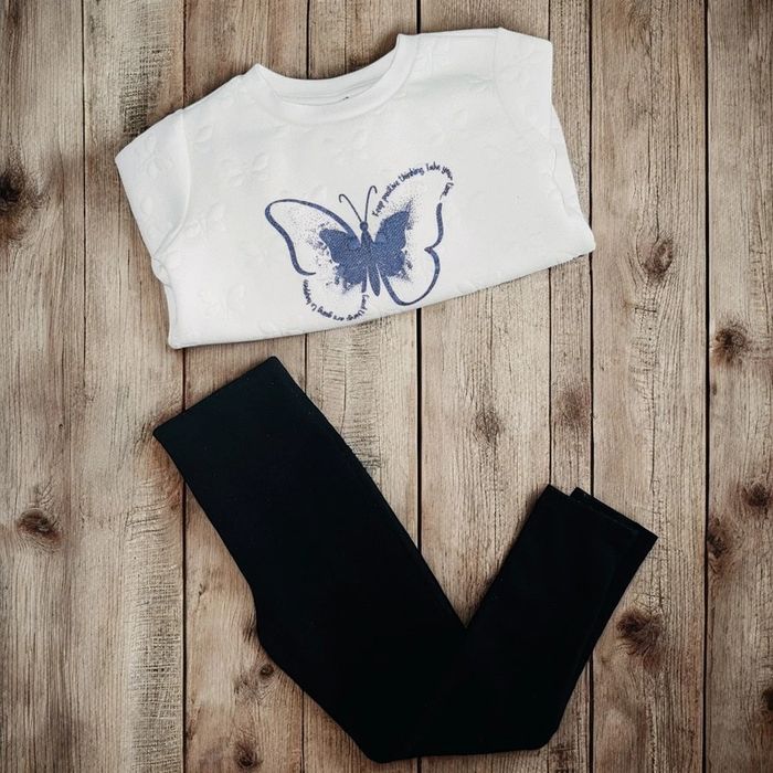 🌸 Ensemble pull blanc avec papillon et legging noir - Taille 6/7 ans 🌸