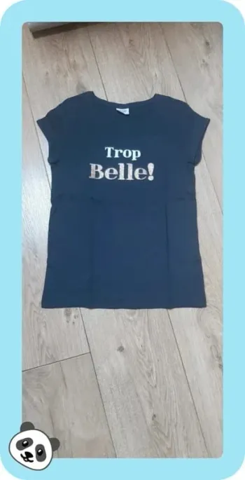 Tee-shirt MC tape à l'oeil bleu foncé "trop belle" 10 ans en parfait état