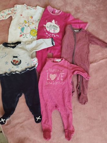 5 Pyjamas 6M fille