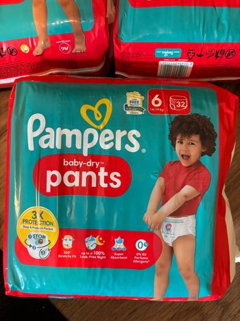 96 couches Pampers pants neuf taille 6