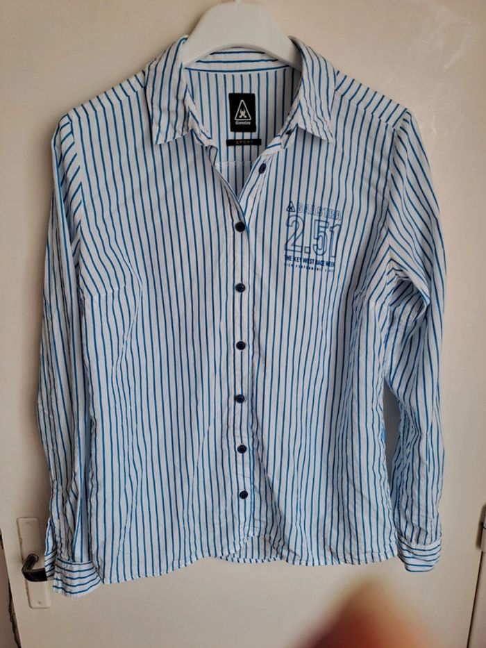 Chemise rayée bleue et blanche