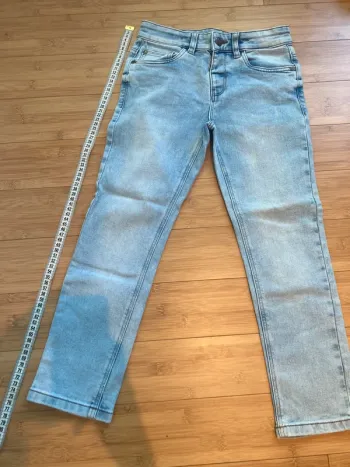 8 ans - pantalon matière jeans avec élastique de réglage à l’intérieur état impeccable