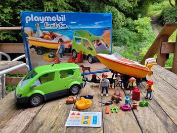 Playmobil Family Fun 4144 voiture familiale avec remorque et bateau