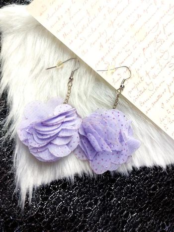 Magnifique paire de boucles d'oreilles pendantes en tissu