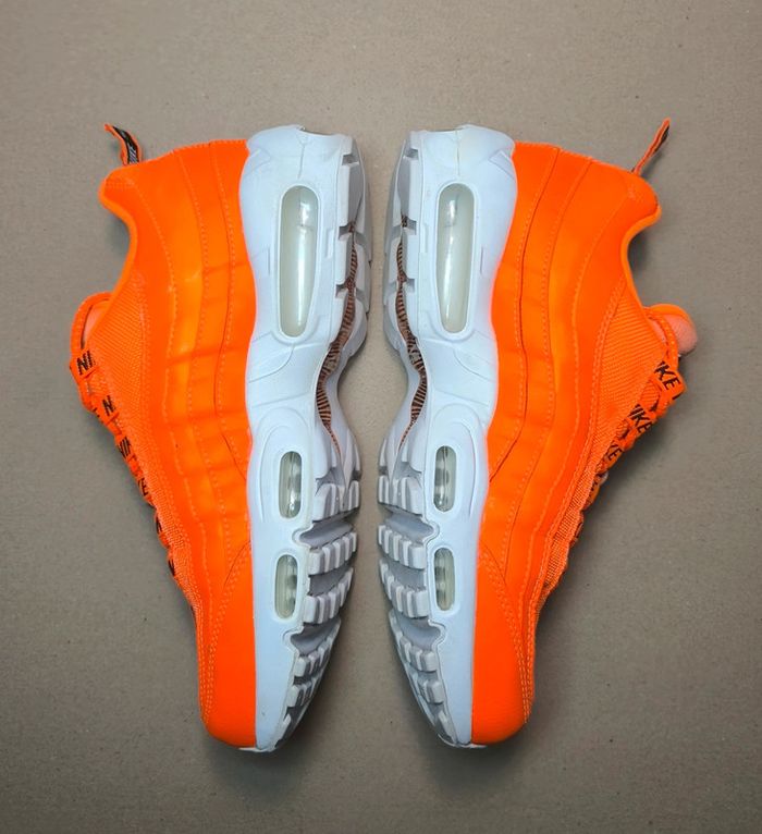 Baskets Nike air max 95 total orange overbranding pointure 40 neuves - photo numéro 3