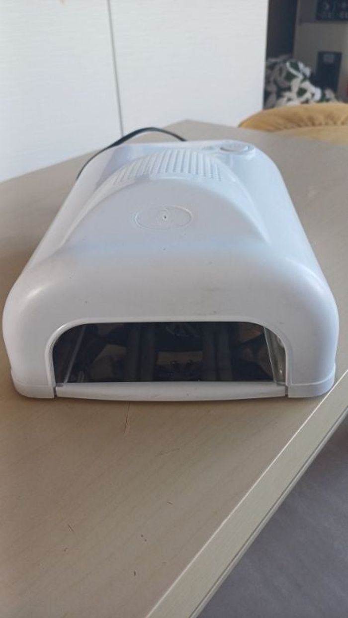 Machine à ongle