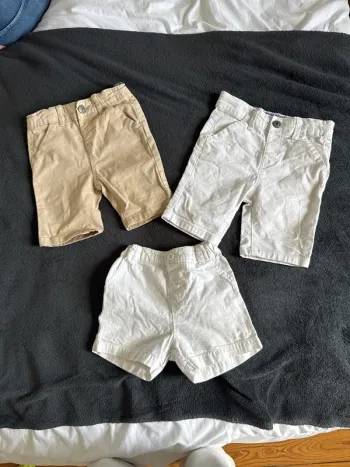 Lot de 3 short Primark 12/18 mois